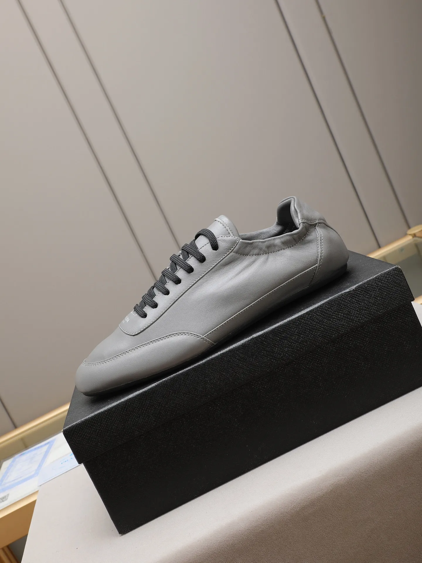 Men's shoes 💰520 PRADA, original version developed 1:1. Fabric sheepskin ➕Imported water-dyed sheep lining, rubber outsole, code number 38 to 44 (45 customized)